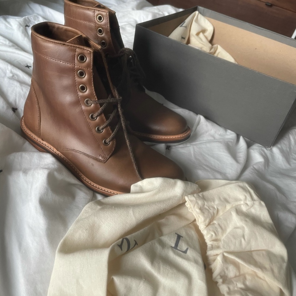 Size 8.5 Nisolo Amilia all weather brown boot